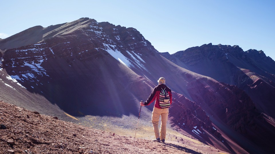 Tour al Valle Rojo en Cusco – Paisajes impresionantes y aventura en los Andes.
