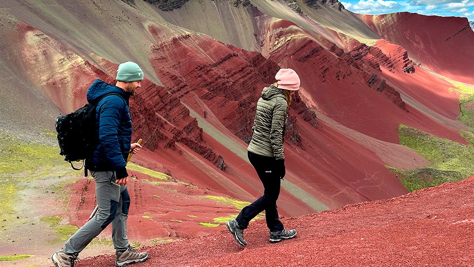 Tour al Valle Rojo en Cusco – Paisajes impresionantes y aventura en los Andes.